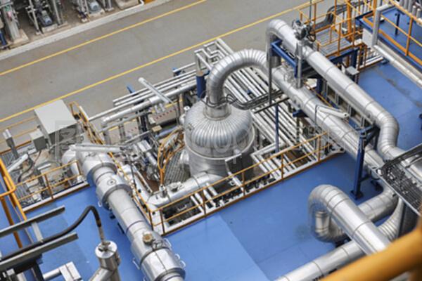 化工廠產品中的管道